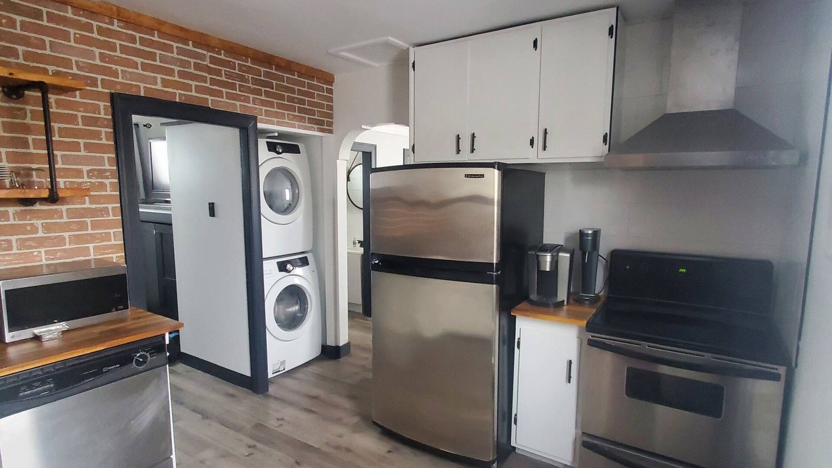 Vulcan House | Vulcan's First VRBO- Comfy 1952 Bungalow