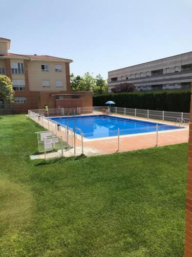 Ciudad Real Apartment | VUT EL PARQUE -con piscina en verano - APARCAMIENTO EN CALLE Y PARKING GRATIS EN EL CENTRO