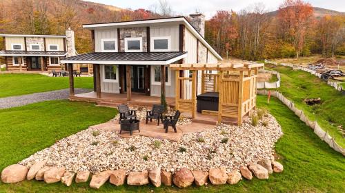 Timberline House | VVCR - Cabin 6 (1-Bed, Modern, Luxury w. Hot Tub)