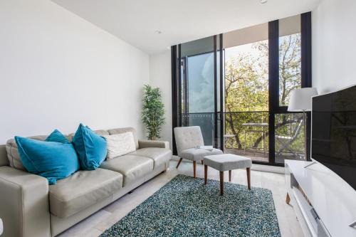 North Melbourne Apartment | Vyra at Arden Park - Minutes to Dining Shops and CBD