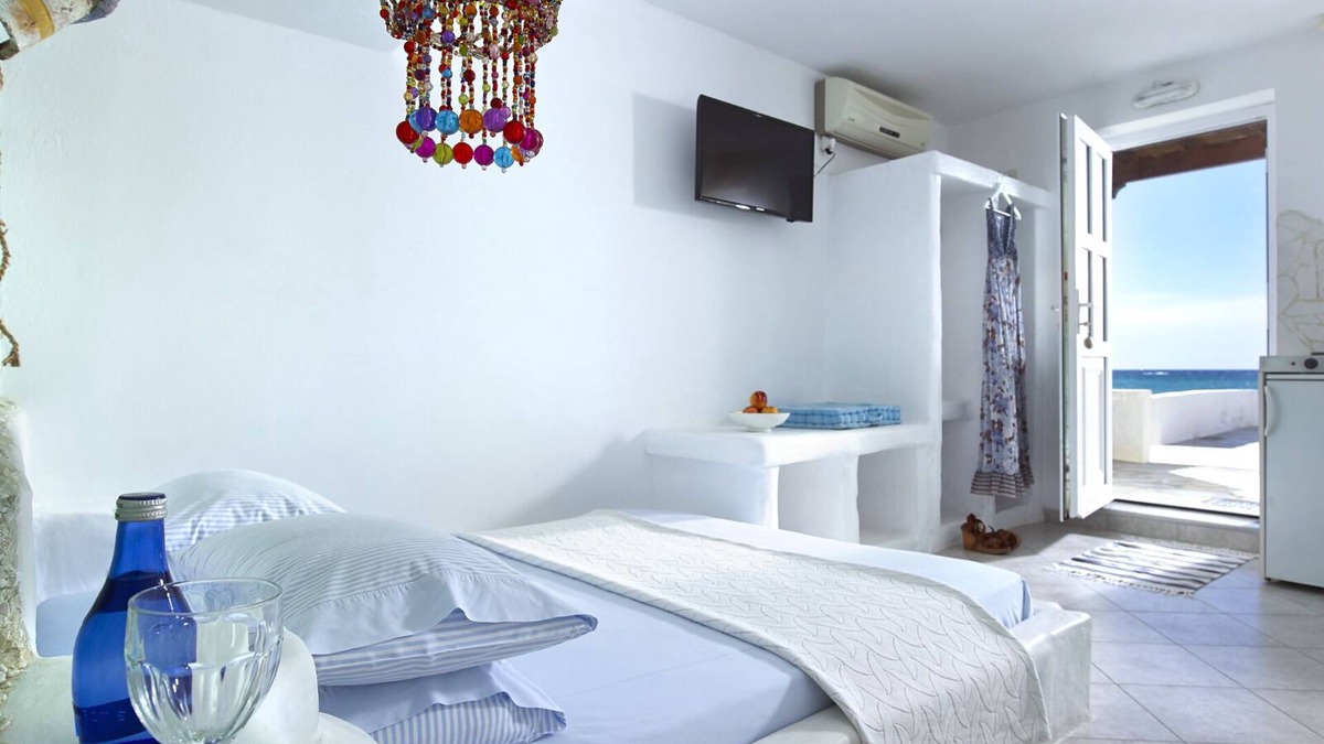 Pachena Apartment | Vythos house on the beach