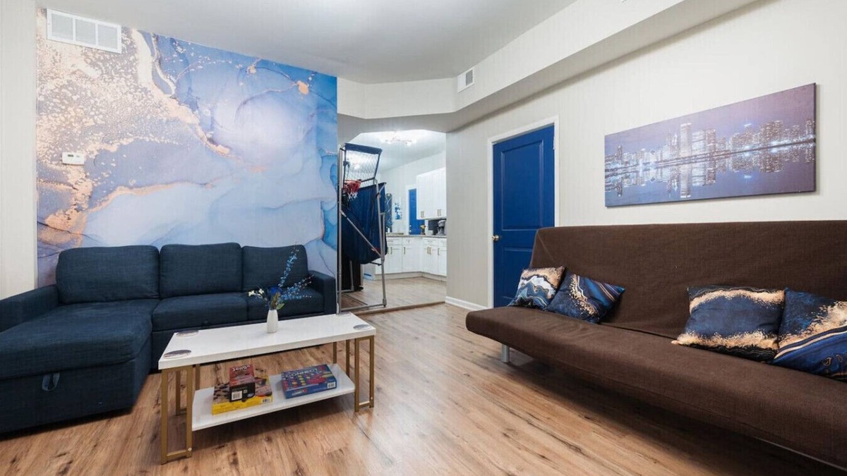 Brighton Park Apartment | W Pershing · Large Chicago Apt 3 Bed | 12 Min Downtown | Arcade