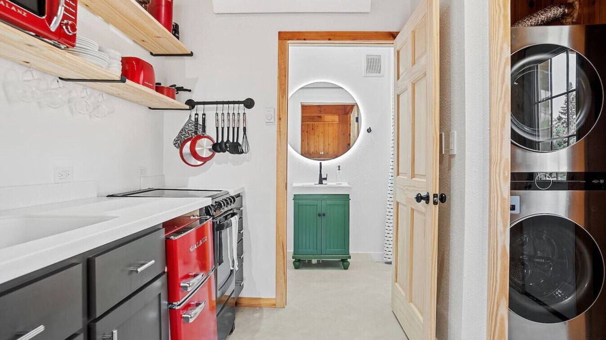 Rapid City Apartment | W St. Louis · Guest Suite-Hot Tub-Close to Town