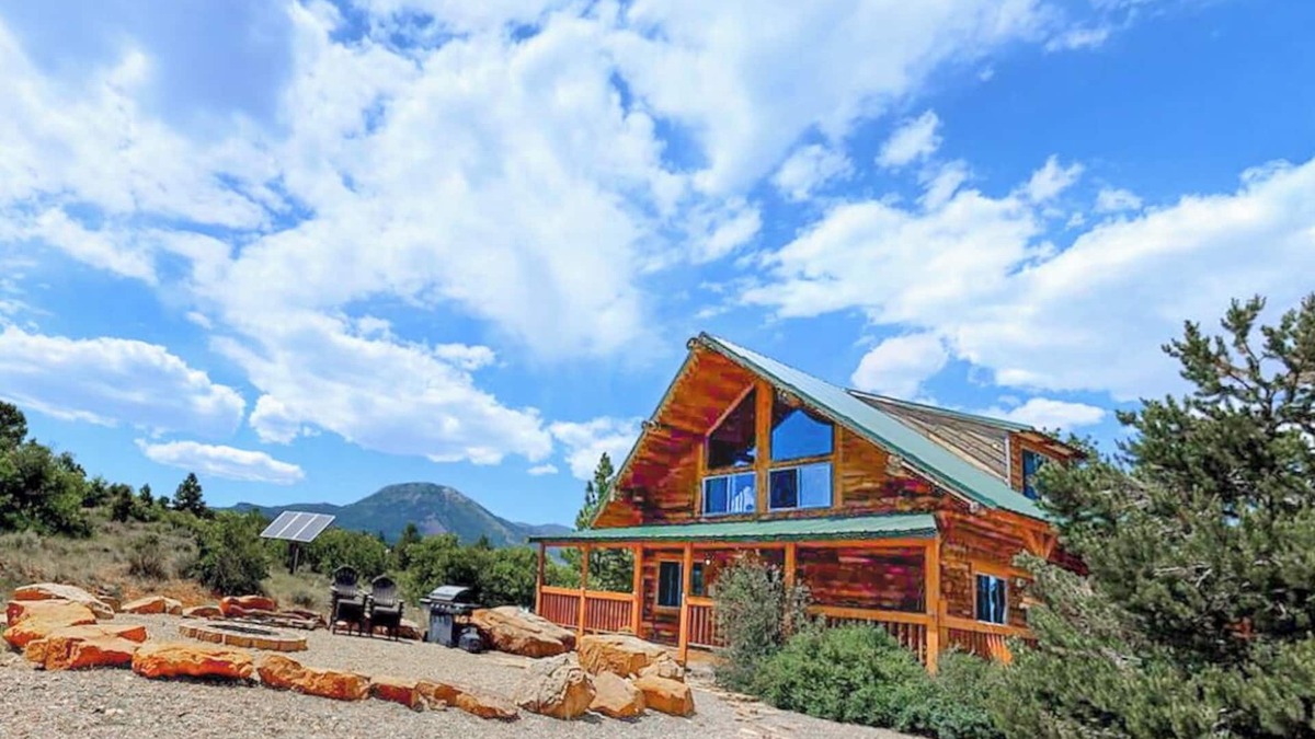 Blanding Resort | W-W: Guest Ranch Group Lodging up to 70!