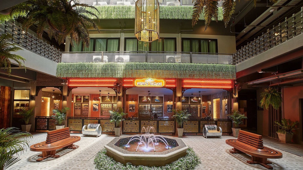 Pom Prap Hotel | W22 by Burasari