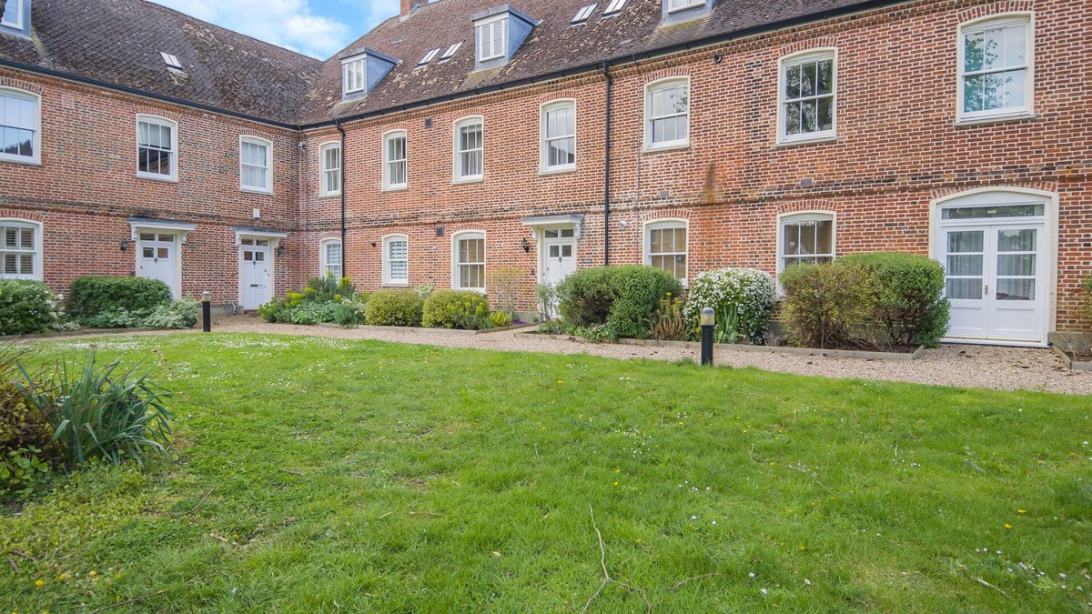Blythburgh Apartment | Wagtails - Two Bedroom Apartment, Sleeps 4