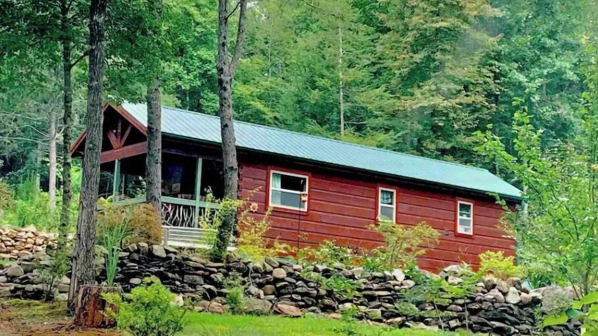 Cleveland Cabin | Wahoo Cabin - Table Rock, Jones Gap, Caesar’s Head, Pretty Place Chapel