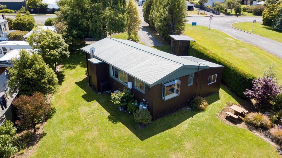 Manapouri Cottage | Waiau Crib - A Cottage by the River