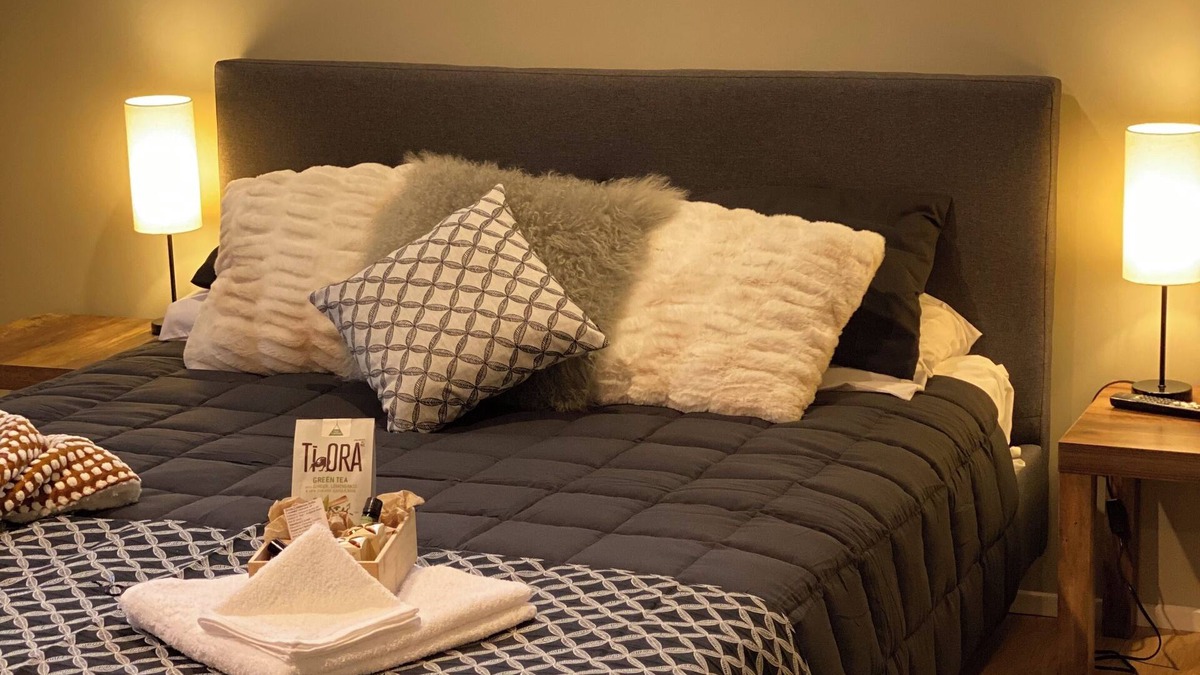 Kerikeri Villa | Waipapa Villa. Self contained two bdrm modern, private space with spa/sauna room