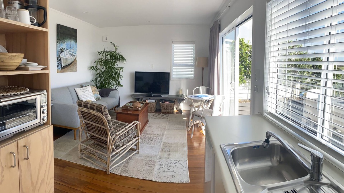 Waipu Cove Cottage | Waipu Cove Beach - BAREFOOT COTTAGE