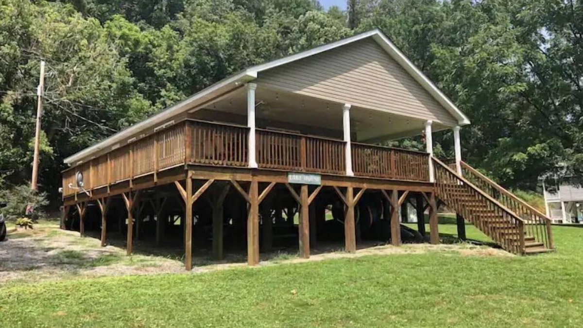 Draper House | Wake and Lake-Waterfront home at the headwaters of Claytor Lake