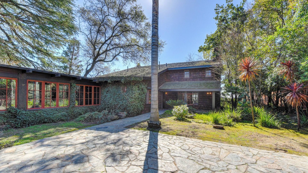 Fair Oaks House | Wake up to glorious river views in private luxury, with no chore list!