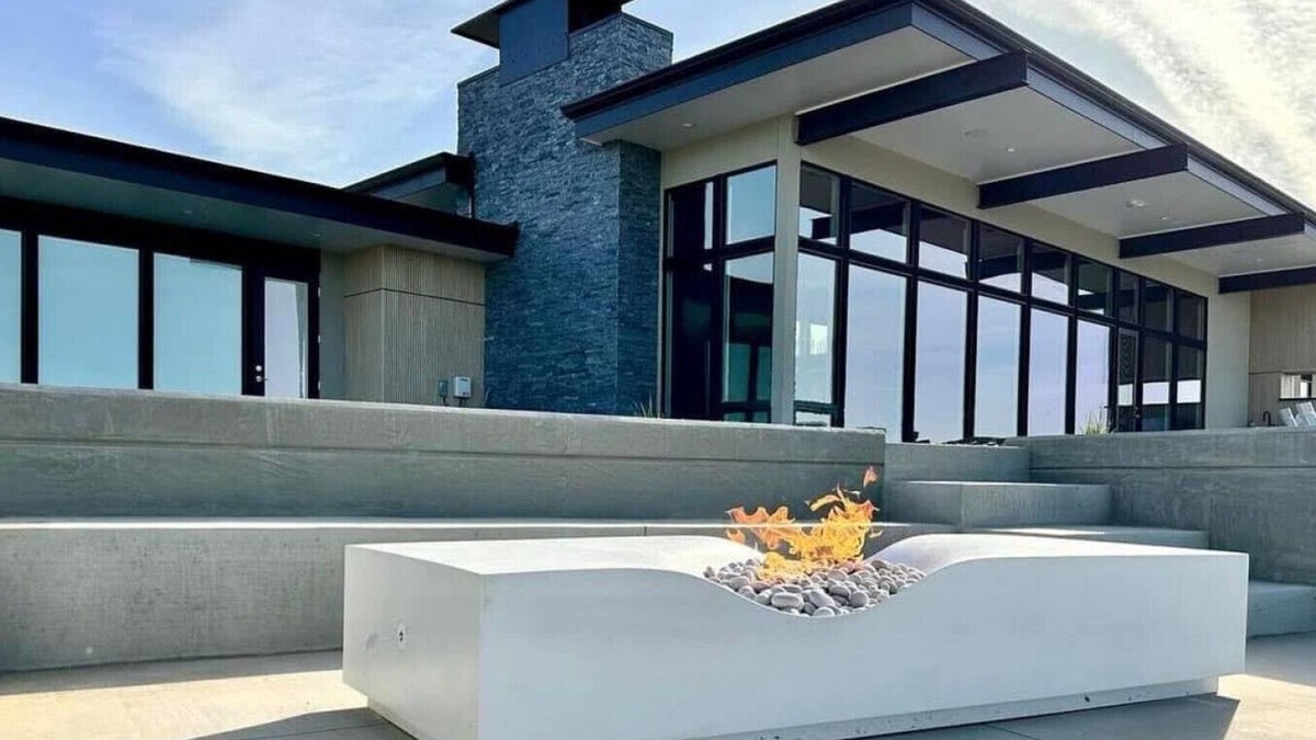 Benton City House | Wake up to vineyard views