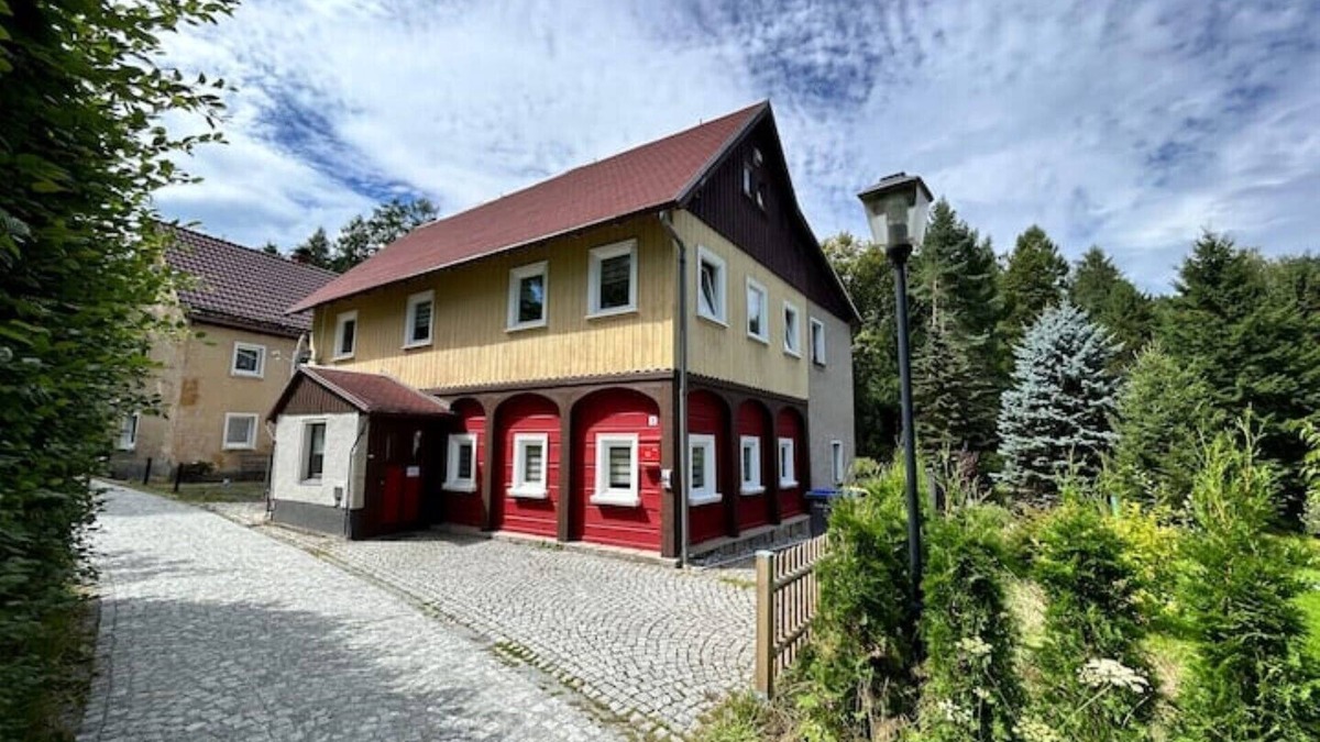 Oybin Apartment | Waldferienhaus Dunja mit Whirlpool, Sauna u Garten