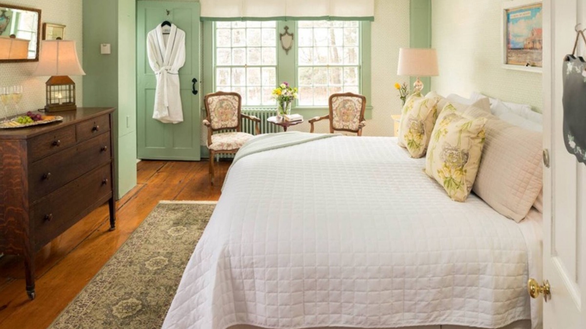 Kennebunk Bed & Breakfast | Waldo Emerson Inn