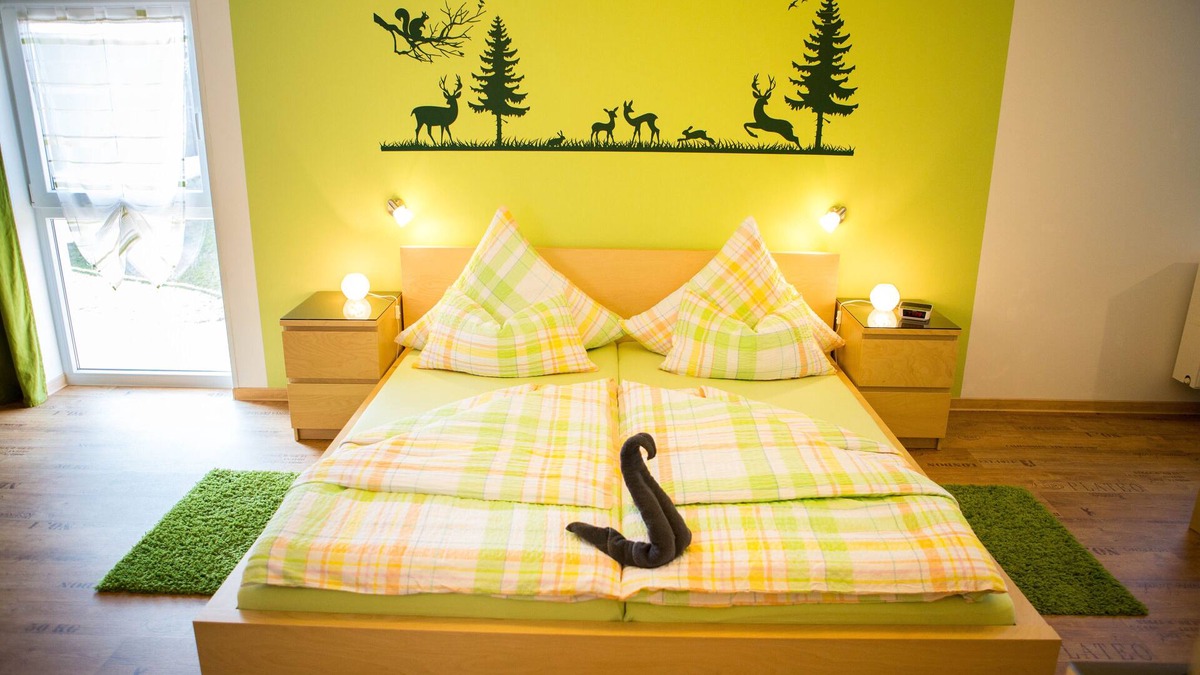 Treppendorf Apartment | Waldzimmer - Lovingly furnished apartment near Musikhaus Thomann