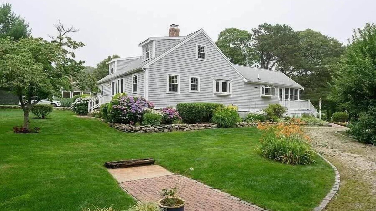 South Harwich House | Walk 300 Yards to Beach!