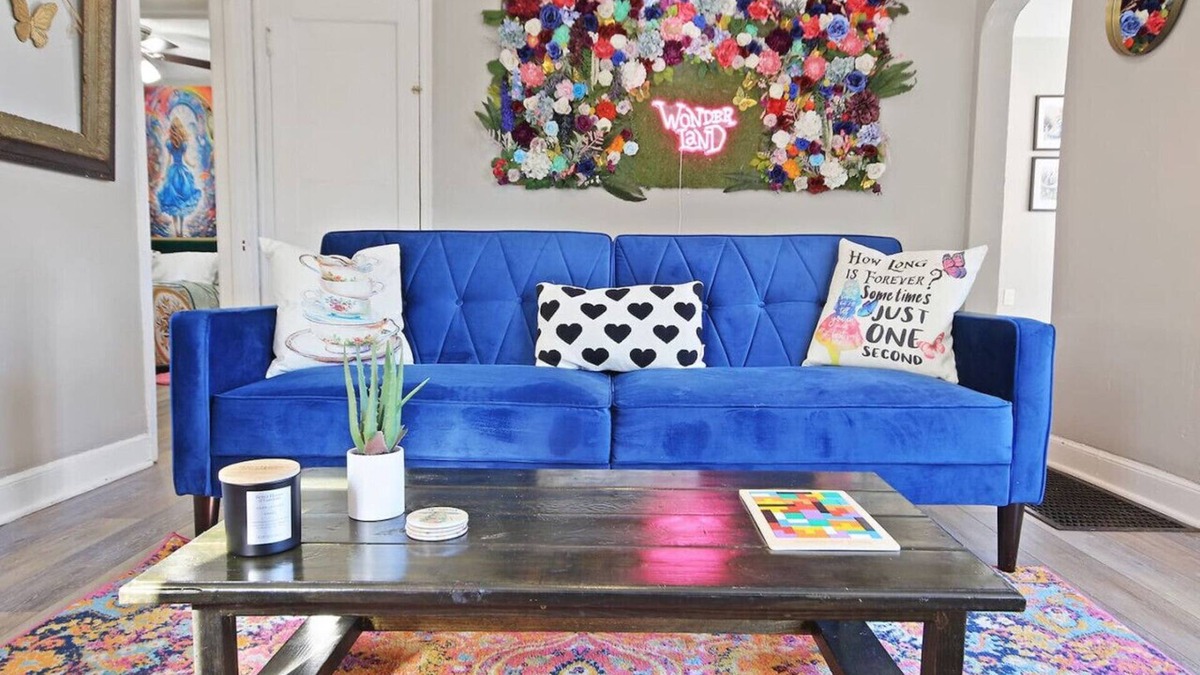 Columbia Apartment | Walk Downtown From Wonderland!