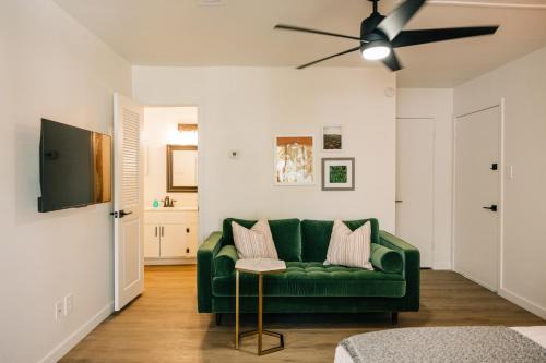 Los Olivos Apartment | Walk Everywhere Balconycoronadogempool