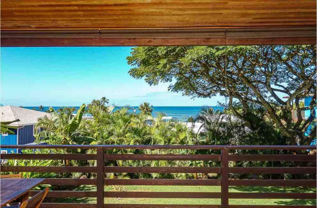Waialee House | Walk Minutes to beach/Ocean views/with AC/Waimea Bay