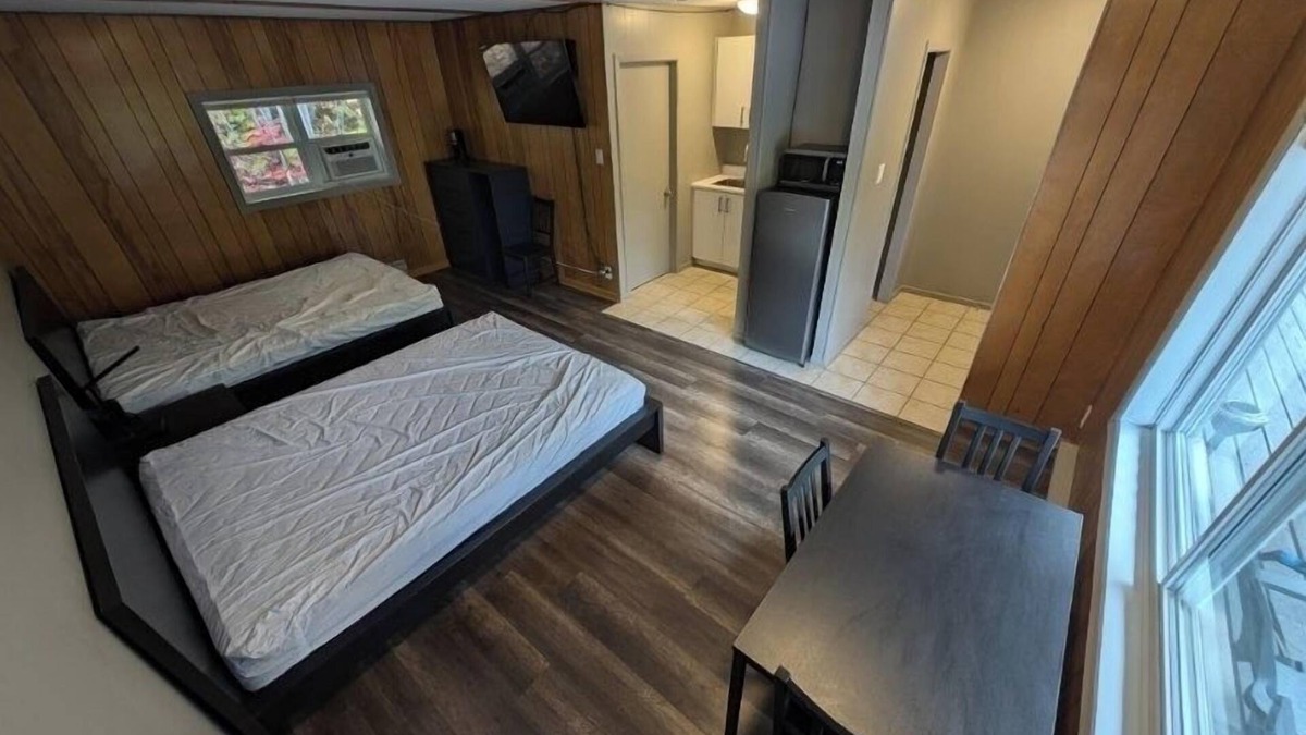 Dorset House | Walk out deck room 4. Minutes from the Lake, Boat Launch, Dorset