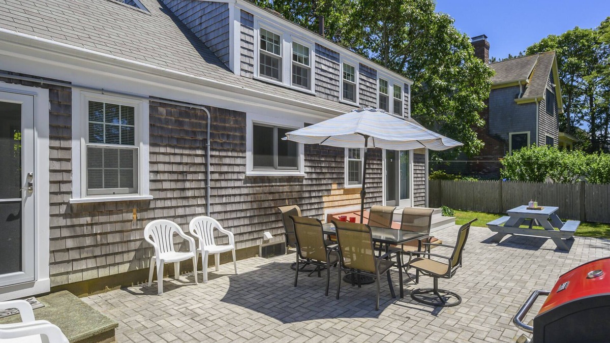 Harwich Port House | Walk to association beach and town, AC, WiFi