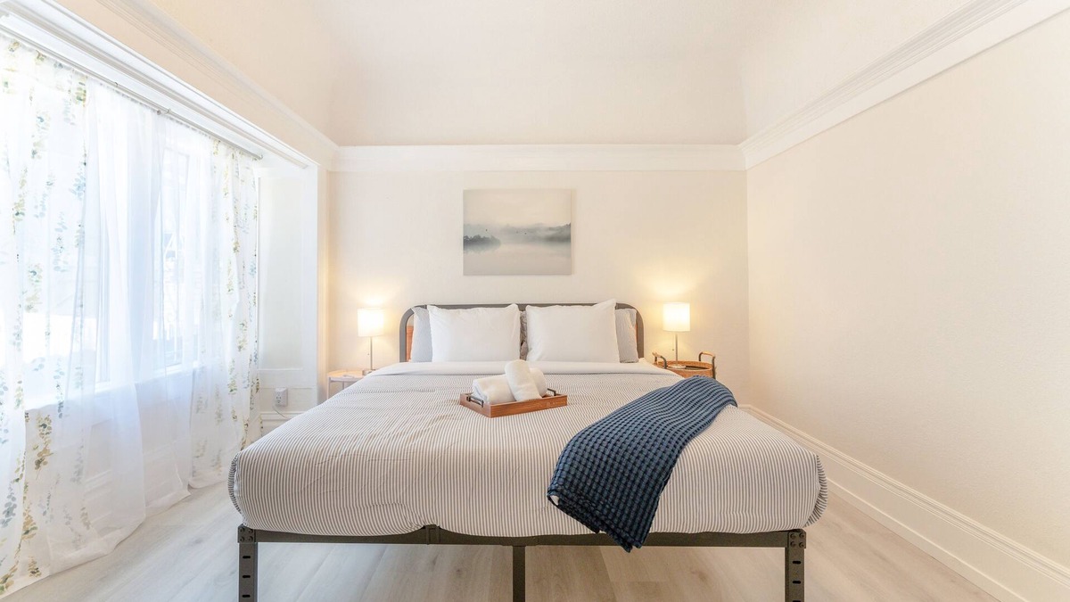 Pill Hill Apartment | Walk to BART- SF in minutes & Off Street parking