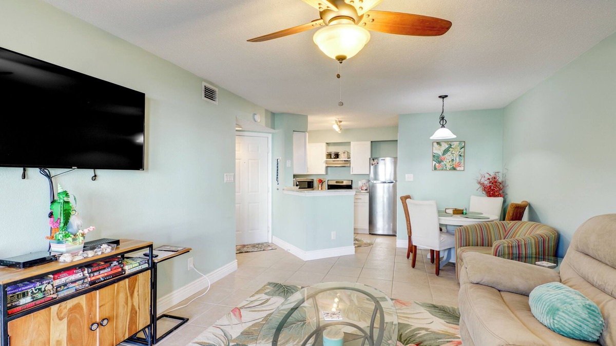 Ocean Side Village Condo | Walk to Beach: 1st-Floor Unit w/Pool in Melbourne
