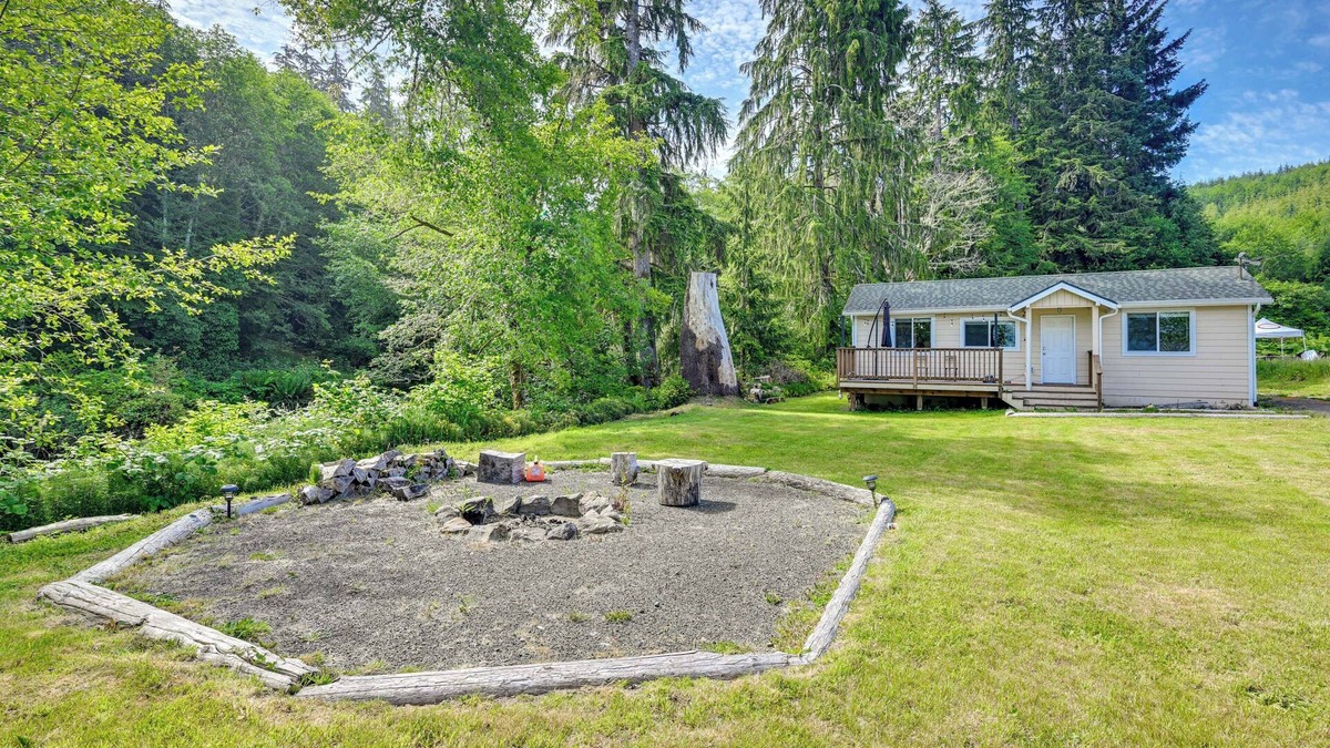 Neah Bay House | Walk to Beach: Creek-Front Sekiu Home w/Fire Pit!