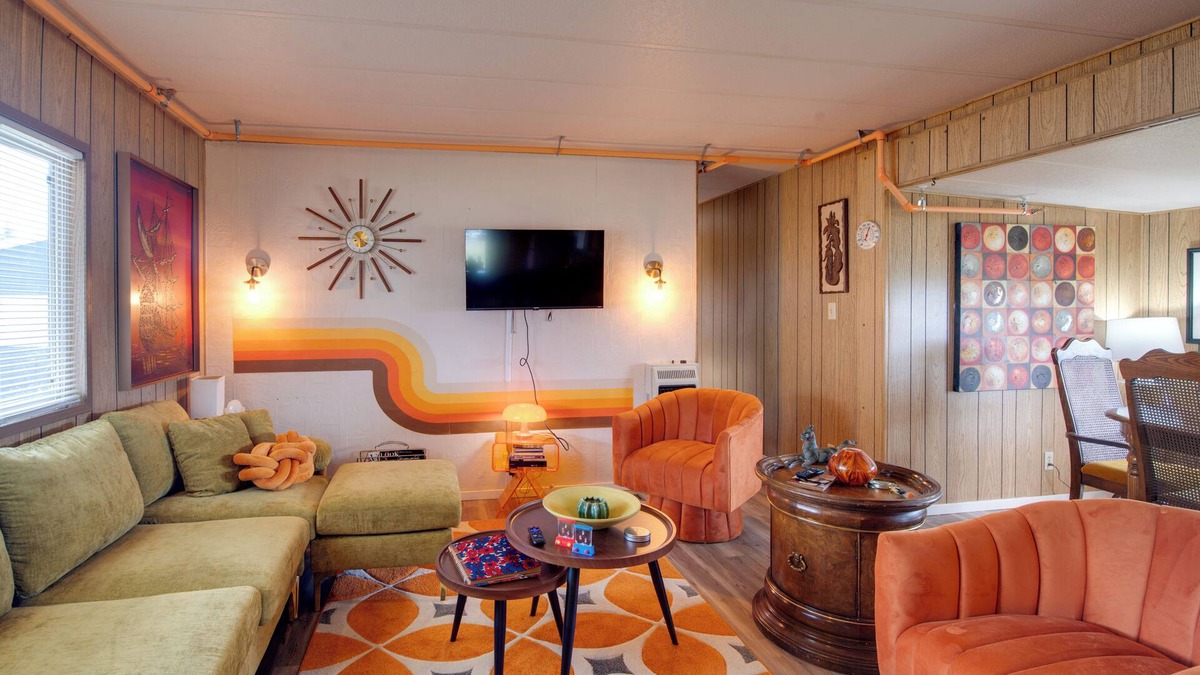 Ocean Shores House | Walk to Beach! Fun Retro Retreat in Ocean Shores