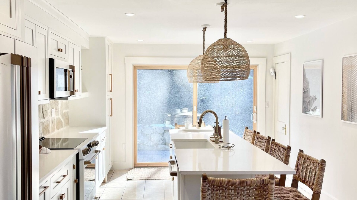 Gloucester House | WALK TO BEACH! Great Location! Booking 2026! Close to Salem! Nov Availability!