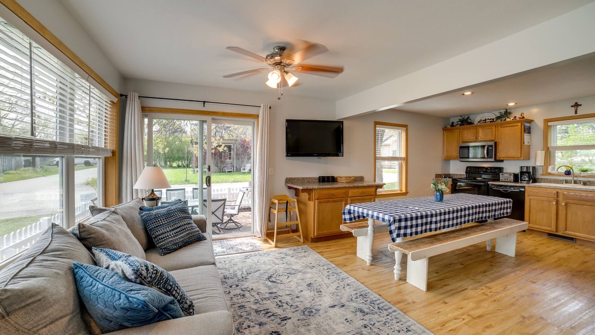 Edinboro Cottage | Walk to Beach, Lake Edinboro Views: 'Camp Dickson'