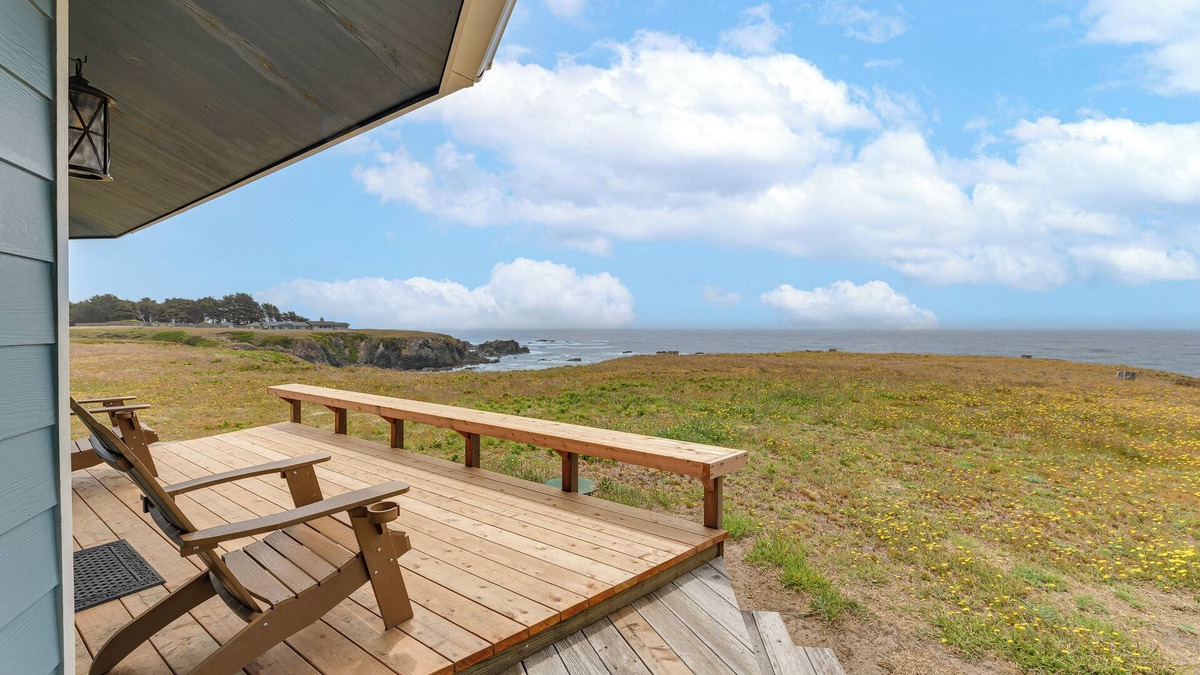 Caspar House | Walk to Beach: Luxury Oceanfront Escape in Caspar