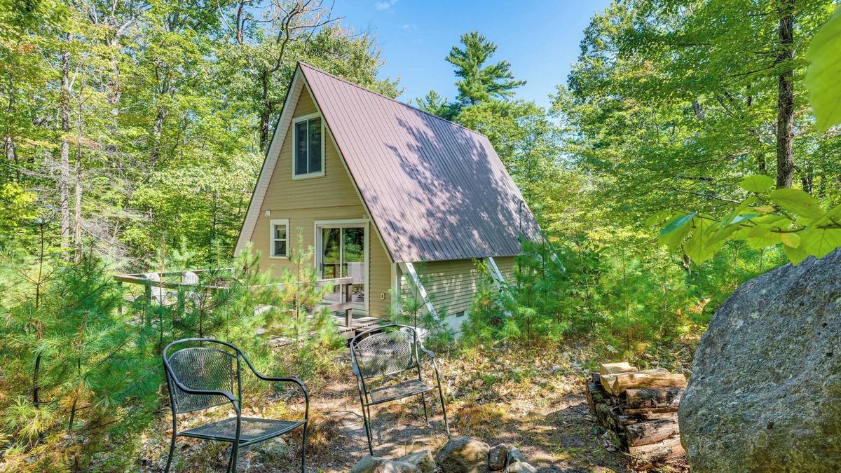 Eidelweiss Village Cabin | Walk to Beach & Playground: Charming Madison Cabin
