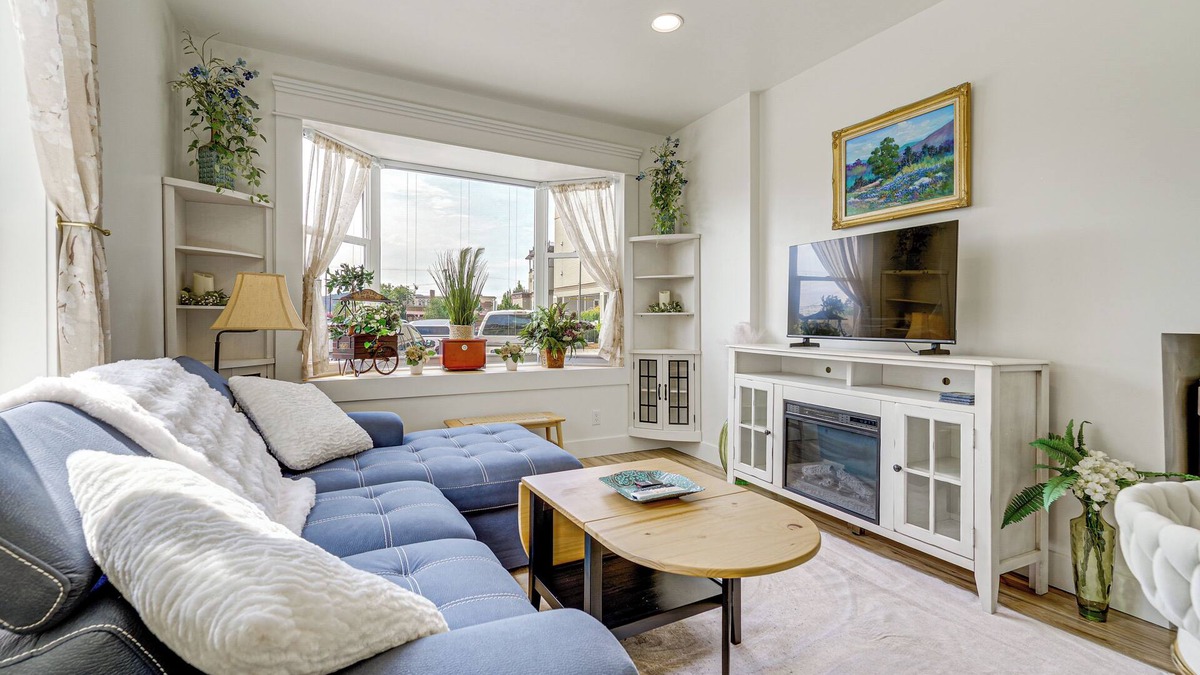 Anacortes Apartment | Walk to Beach & Shops: Dtwn Anacortes Apartment!