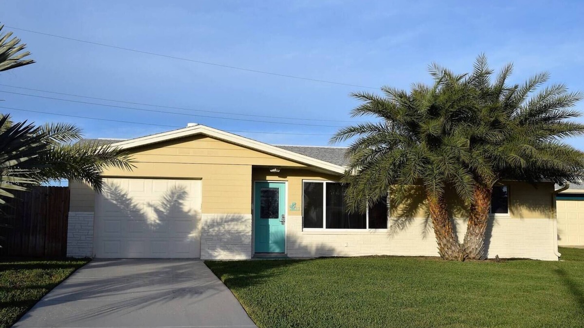 Ocean Breeze Estates House | Walk to Beach; Bikes, Paddleboard; What a deal!