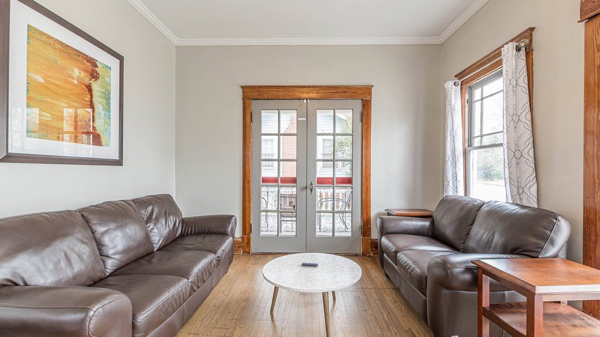 West End Apartment | Walk to Breweries | Park Offstreet