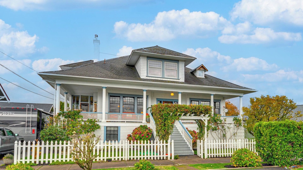 St. Helens Apartment | Walk to Columbia River: Mtn-View St Helens Haven