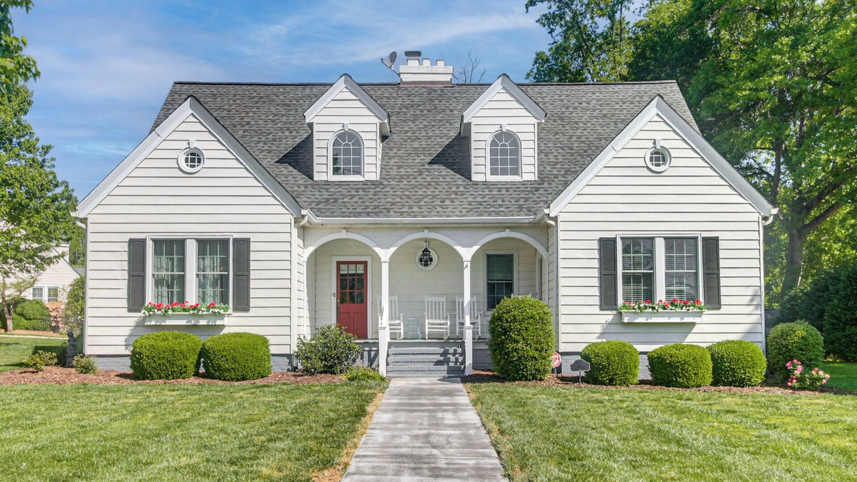Belmont Historic District House | Walk to Dining & Shops: Historic Belmont Home