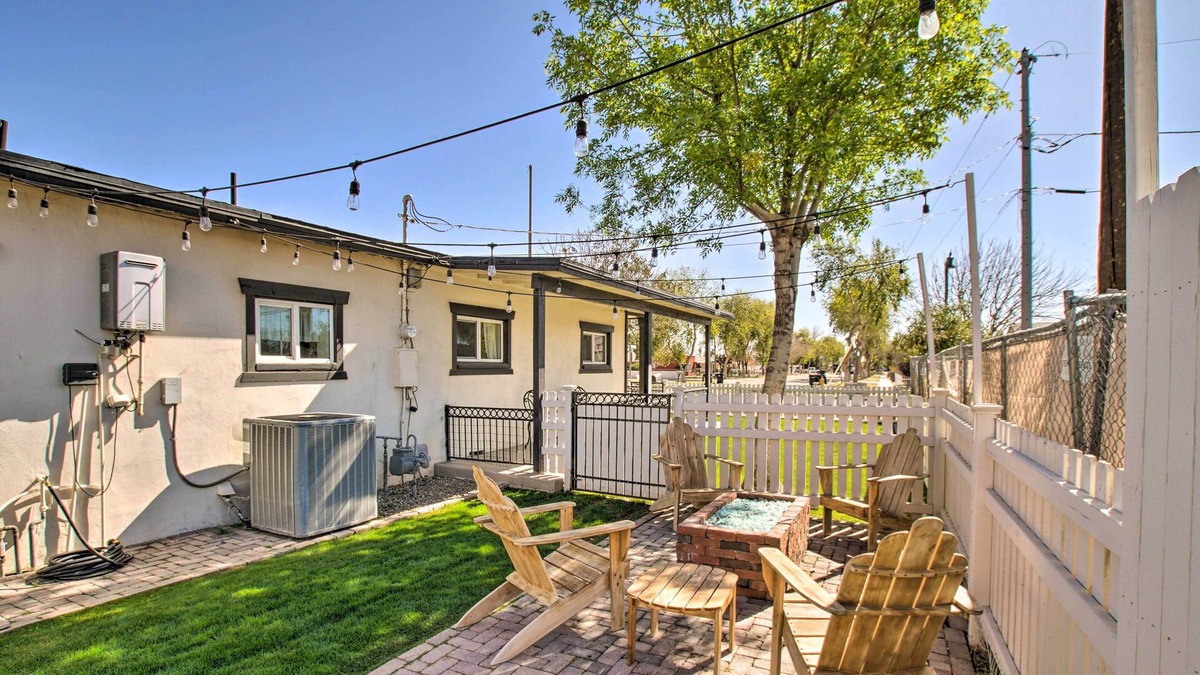 Gilbert House | Walk to Downtown: Gilbert Home w/Fire Pit!
