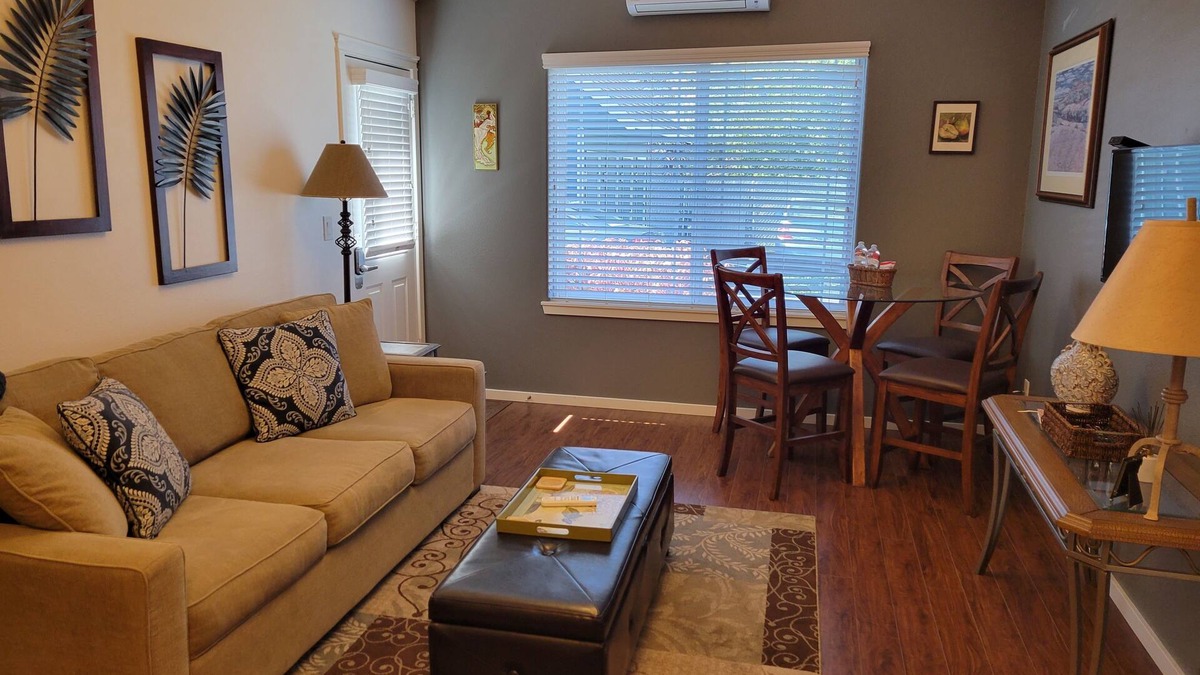 Old Bend Apartment | WALK TO DOWNTOWN & OLD MILL-1 BLOCK TO THE RIVER-MODERN/ATTRACTIVE 1 BDR SUITE