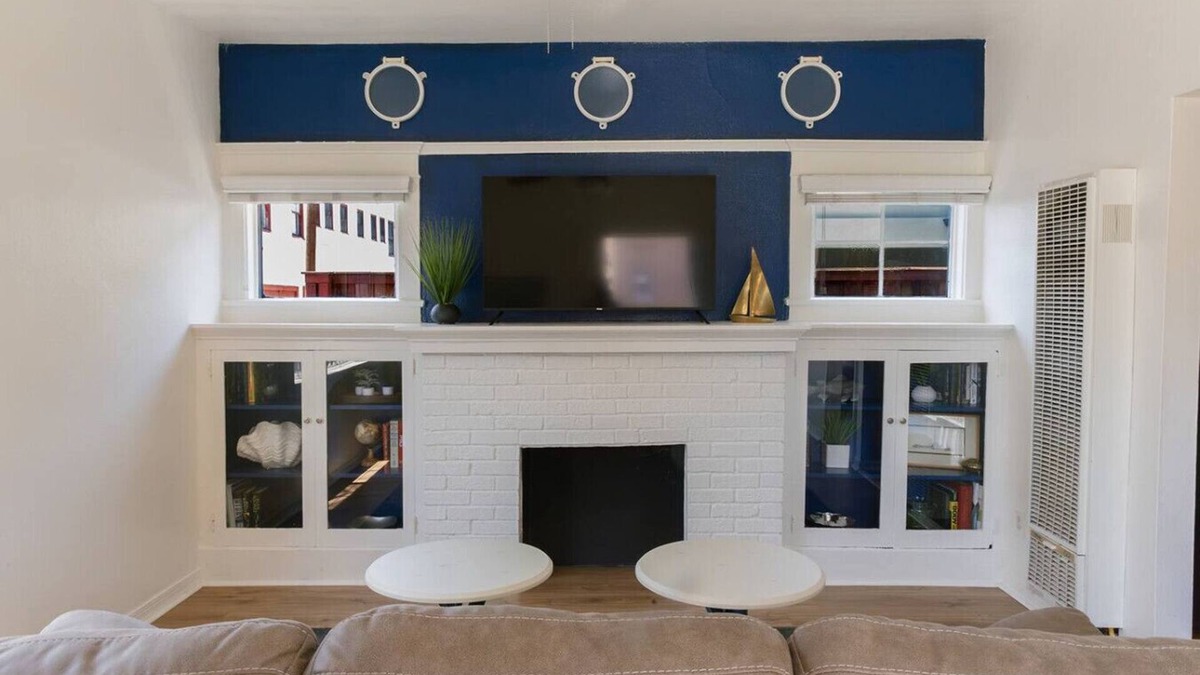 Franklin House | Walk to DTLB, RetroRow, & Beach!