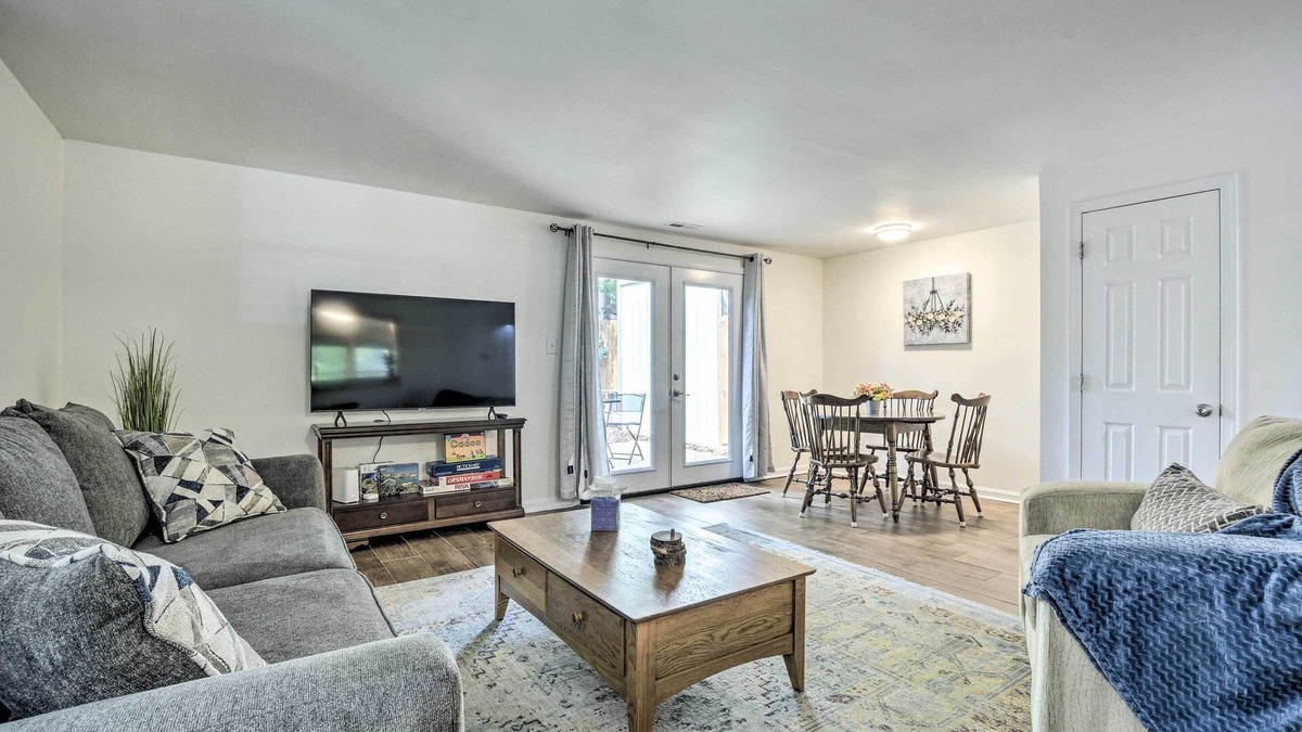 Taylor's Pond House | Walk to Dtwn & Breweries: Townhome in Cary!