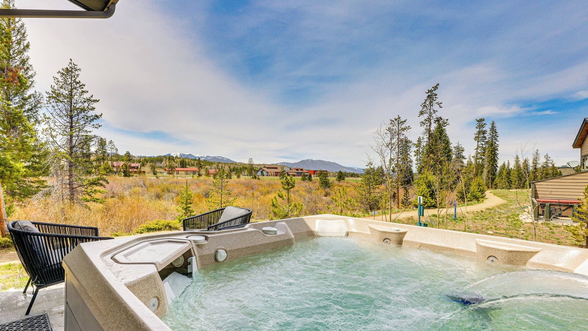 Rendezvous House | Walk to Dtwn: Fraser Retreat w/Hot Tub & Views!