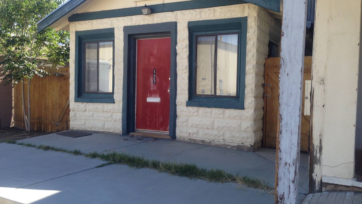 Lone Pine Cottage | walk to everything in town