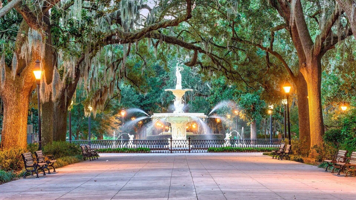 Historic Downtown Savannah House | Walk to Iconic Forsyth Park! + Off Street Pkg-KingBed-1GBWfi-SmTV-FullKitch-W/D