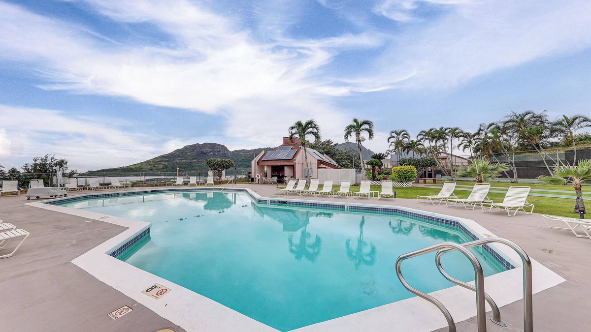 Nawiliwili Condo | Walk to Kalapaki Beach: Condo w/Ocean & Mtn View!