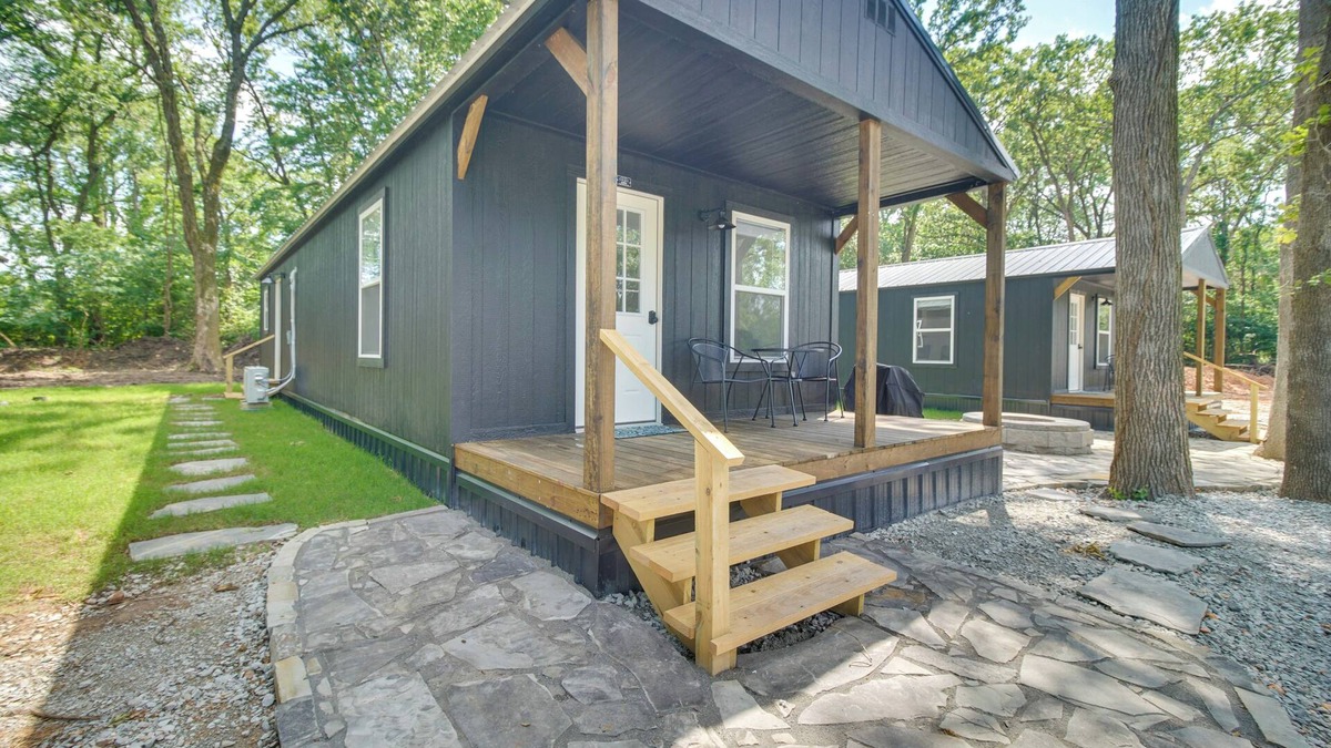 Grove Cottage | Walk to Lake: Cozy Grove Cabin w/Fire Pit