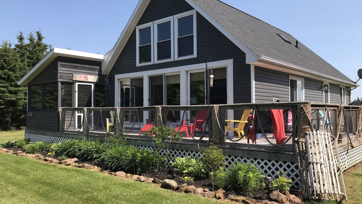 Lakeside Cottage | Walk to Lakeside Beach and Crowbush Cove Golf What More Could You Want?