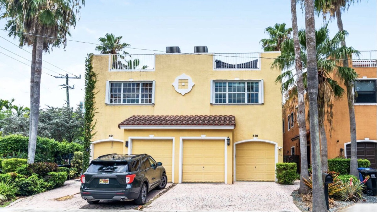 Tarpon River House | Walk to Las Olas, Riverfront community